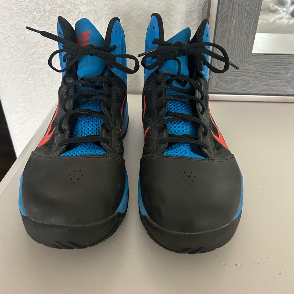 Nike dual fusion BBll basketball shoe